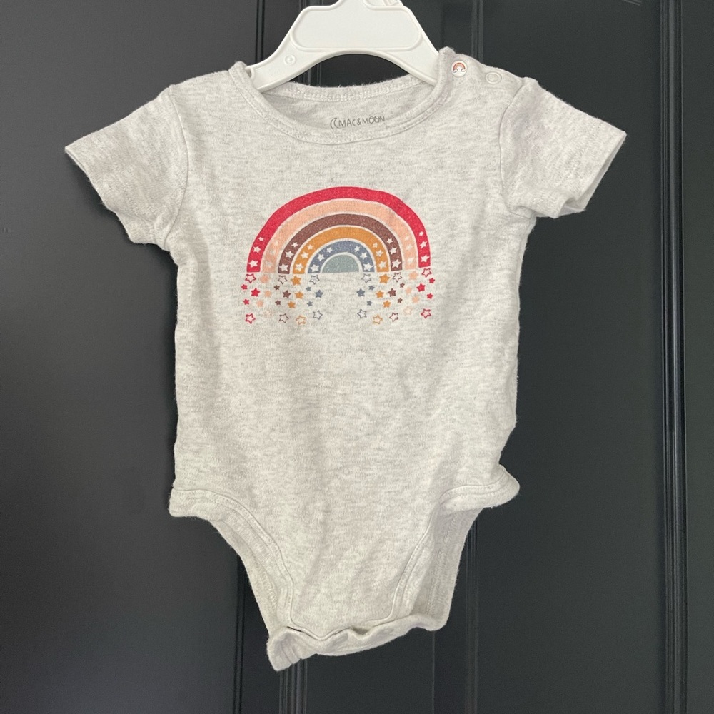 4 / $20 Mac and Moon bodysuit rainbow onesie 9 Mo